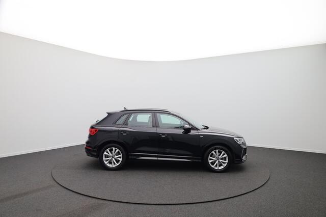 Audi Q3 35 150PK TFSI S-edition PANORAMA - LEER - ACC NL-AUTO