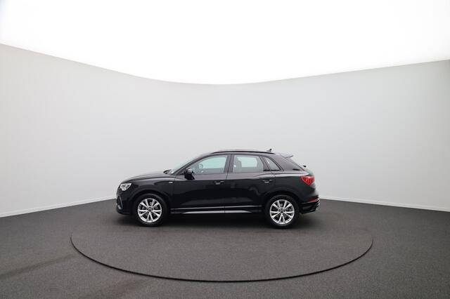 Audi Q3 35 150PK TFSI S-edition PANORAMA - LEER - ACC NL-AUTO