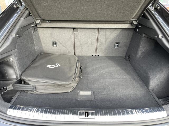 Audi Q3 Sportback 45 TFSI e 245 pk S-line Black sfeerverlichting