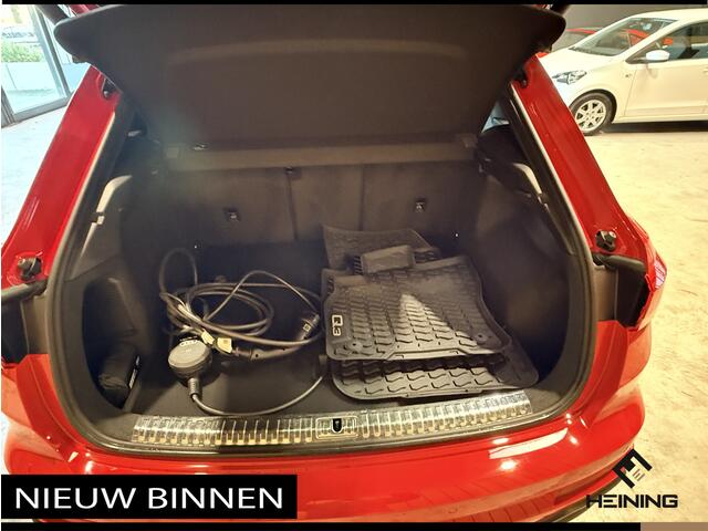 Audi Q3 45 TFSI e S edition. Pano. 2X S-Line. Apple-carplay. Blackline. 19 inch.