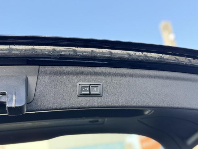 Audi Q3 1.4 TFSI CoD Sport S Line Edition 150PK | Parkeersensoren voor + achter | Clima | Stoelverwarming | Elektrische kofferklep |