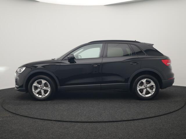 Audi Q3 45 TFSI e edition Plug In Hybrid 245pk Dealer O.H. PHEV | Trekhaak Af Fabriek | Adaptive Cruise | Camera | Voorstoelen Verwarmd | Blis | Apple Carplay | Virtual | Navigatie | DAB |