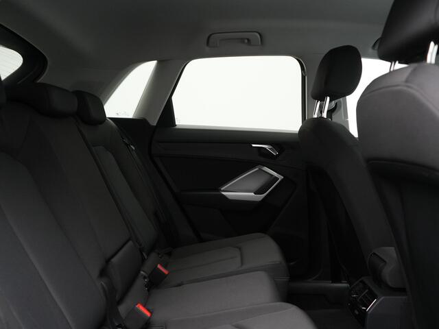 Audi Q3 45 TFSI e edition Plug In Hybrid 245pk Dealer O.H. PHEV | Trekhaak Af Fabriek | Adaptive Cruise | Camera | Voorstoelen Verwarmd | Blis | Apple Carplay | Virtual | Navigatie | DAB |