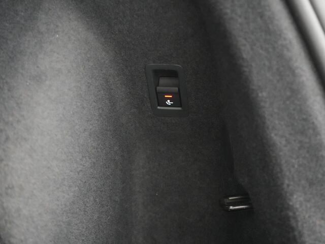 Audi Q3 45 TFSI e edition Plug In Hybrid 245pk Dealer O.H. PHEV | Trekhaak Af Fabriek | Adaptive Cruise | Camera | Voorstoelen Verwarmd | Blis | Apple Carplay | Virtual | Navigatie | DAB |