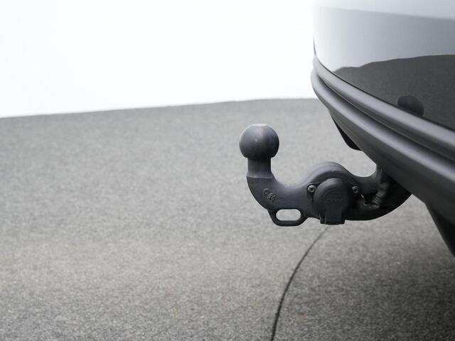 Audi Q3 45 TFSI e 245PK S-tronic S edition | Panoramadak | Trekhaak | Matrix LED | 360 Camera | Adaptief onderstel | Geheugenstoel