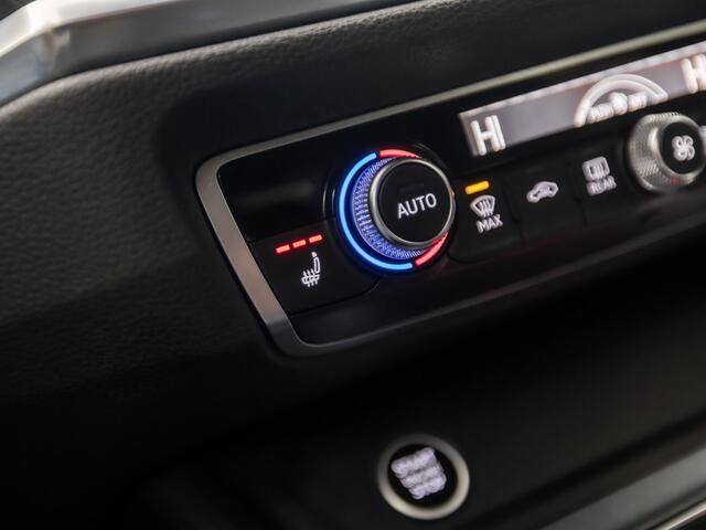 Audi Q3 Sportback 45 TFSI quattro edition one 230Pk Automaat (2X S-LINE, SCHUIFDAK, APPLE CARPLAY, BANG&OLUFSEN, ELEK SPORTSTOELEN, LEDER, CAMERA, KEYLESS, MATRIX LED, SFEERVERLICHTING, NIEUWSTAAT)