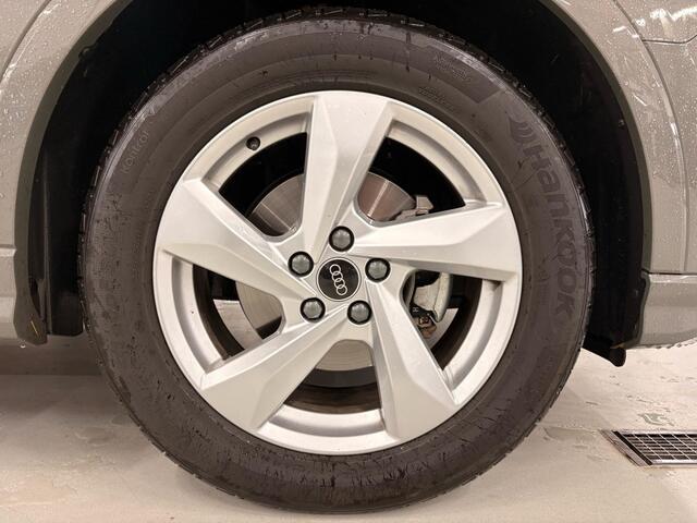 Audi Q3 35 TFSI 150Pk S Edition / Trekhaak / Stoelverwarming / PDC V+A