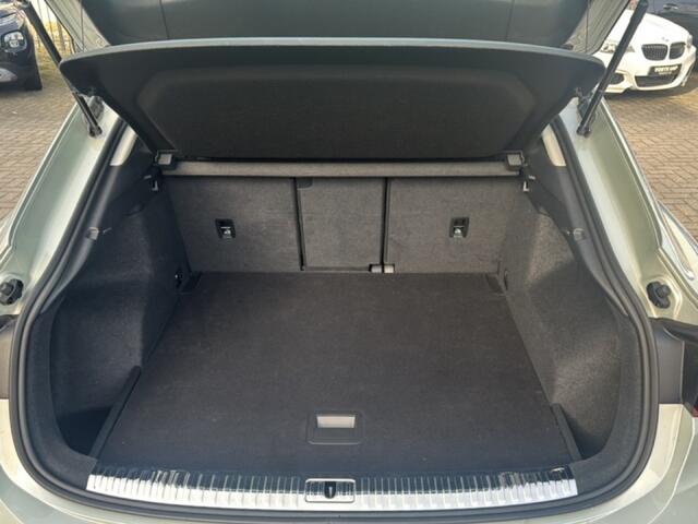 Audi Q3 35 TFSI S LINE TREKHAAK/DIG-DASH/CRUISE/PDC/STOELVERW/NAVI/CARPLAY