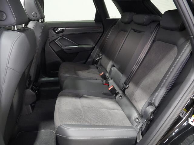 Audi Q3 45 TFSI e 245pk S-line Panorama dak 19"velgen Keyless Camera Carplay 51