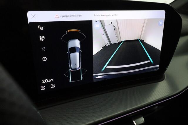 Audi Q3 S edition e-hybrid 272 pk | Tech plus | Velgen 19 inch | Sportstoelen zwart leder-kunstleder