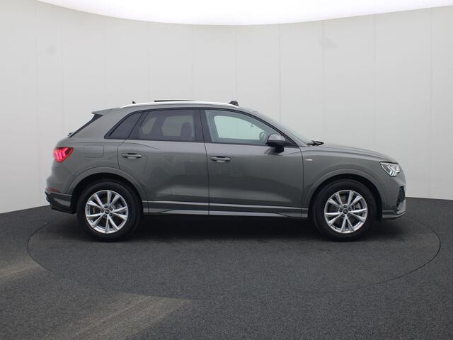 Audi Q3 45 TFSIe 180kW/245PK S Line · Panoramadak · Camera + Parkeersensoren · Drive select