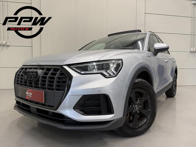 Audi Q3 45 TFSI e Edition PANO/TREKHAAK/LEER-SPORT/MEMORY/ACC/MATRIX/SFEER/KEYLESS/CARPLAY/EL.A.KLEP/DONKERE-HEMEL/BLACK-OPTIC/FLORETTSILBER/VOLLEDIG AUDI DEALER HISTORIE