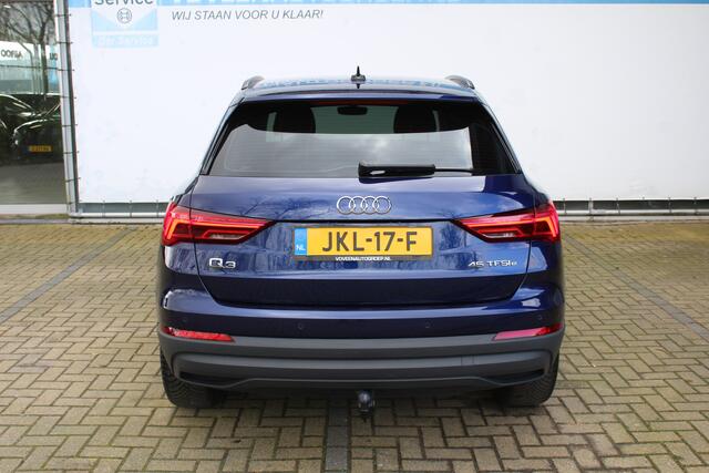 Audi Q3 45 TFSI e edition | Incl. 12 maanden Garantie | Stoelverwarming | Elektrische kofferbakklep | Trekhaak | Adaptive cruise | Dodehoekdetectie | Lane assist | Virtual cockpit | 19 Inch LMV | Apple CarPlay/Android Auto | LED Koplampen |