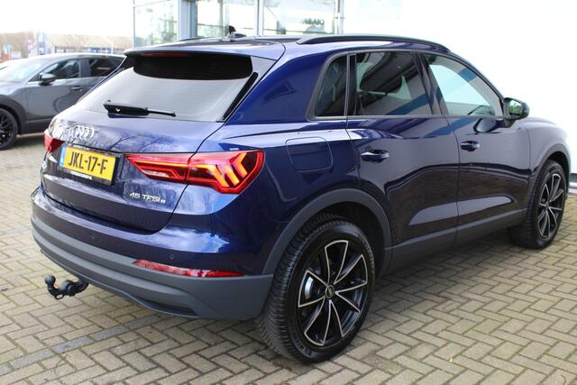 Audi Q3 45 TFSI e edition | Incl. 12 maanden Garantie | Stoelverwarming | Elektrische kofferbakklep | Trekhaak | Adaptive cruise | Dodehoekdetectie | Lane assist | Virtual cockpit | 19 Inch LMV | Apple CarPlay/Android Auto | LED Koplampen |