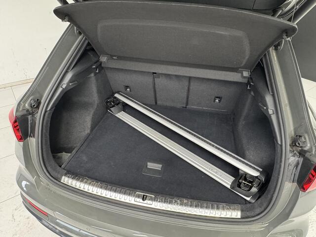 Audi Q3 35 TFSI S edition | Camera | Navigatie | S-line |