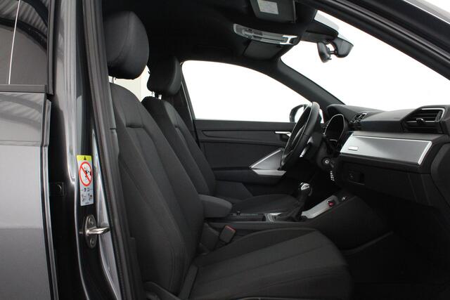 Audi Q3 45 TFSI e S line > 245pk/Trekhaak/Daytona Gray/19 inch