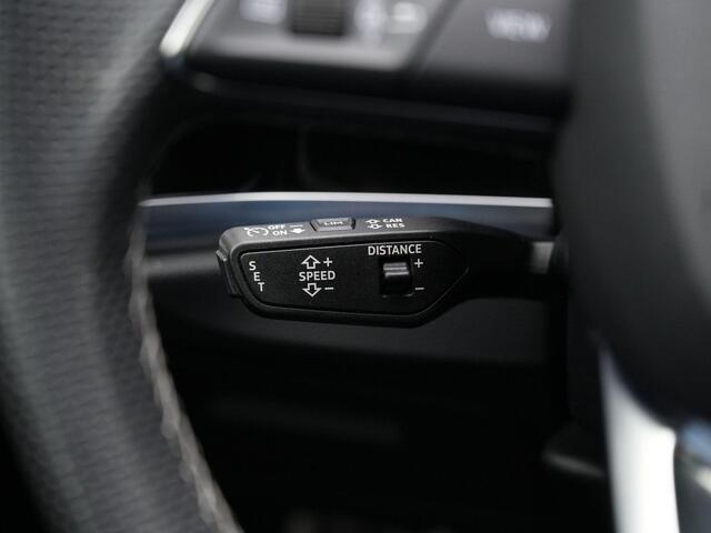 Audi Q3 45 TFSI e 245 pk S-Line | Panoramadak | Leder/alcantara | Achteruitrijcamera | Adaptive Cruise | Elektrische achterklep | Stoelverwarming | Navigatie | Side Assist