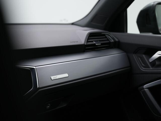 Audi Q3 45 TFSI e 245 pk S-Line | Panoramadak | Leder/alcantara | Achteruitrijcamera | Adaptive Cruise | Elektrische achterklep | Stoelverwarming | Navigatie | Side Assist