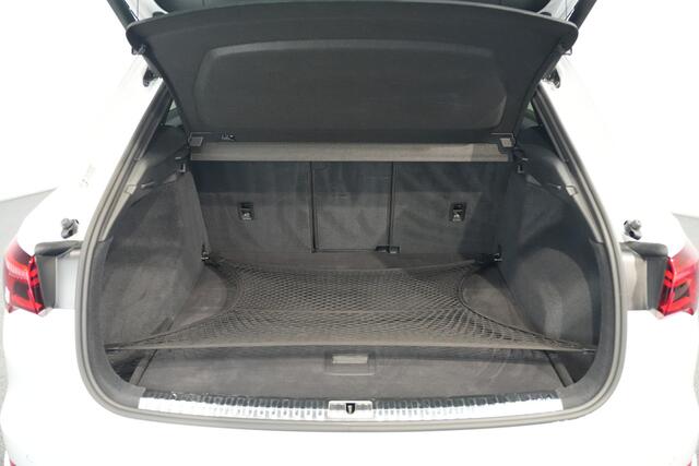 Audi Q3 35 TFSI S LINE ? TREKHAAK ? ADAP.CRUISE ? DIG.DASH ? CAMERA ? NAVI ? 1.EIG