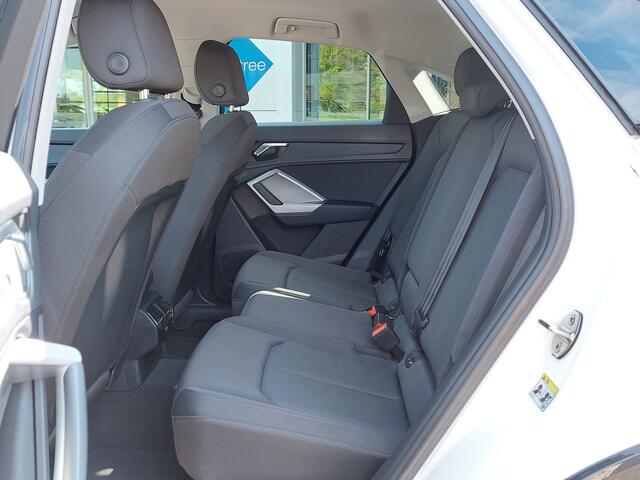 Audi Q3 Sportback 45 TFSI e Edition Plug-In Hybrid | Origineel NL | Apple Carplay+Android Auto | Clima | Adap.Cruise | Dodehoek+Rijstrook+Licht+Regensensor | Led Koplampen | Pdc V+A | Privacy Glass | 17''lm