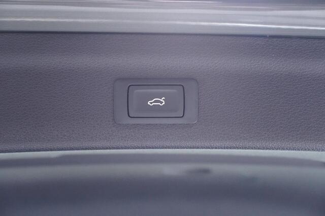 Audi Q3 35 TFSI Advanced edition Plus NAP Rijklaar! Led koplampen Camera Sportstoelen Leder/alcantara Apple Carplay/Android auto