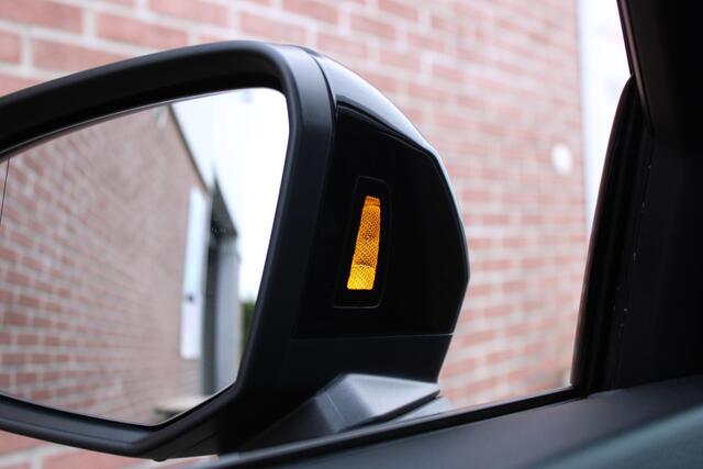 Audi Q3 45 TFSI e 245PK S edition |PANO-DAK|LEER|TREKHAAK|BLACK-OPTIC|