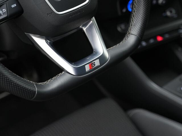 Audi Q3 45 TFSI e 245 pk S-Line | Achteruitrijcamera | Stoelverwarming | Navigatie | Keyless Entry