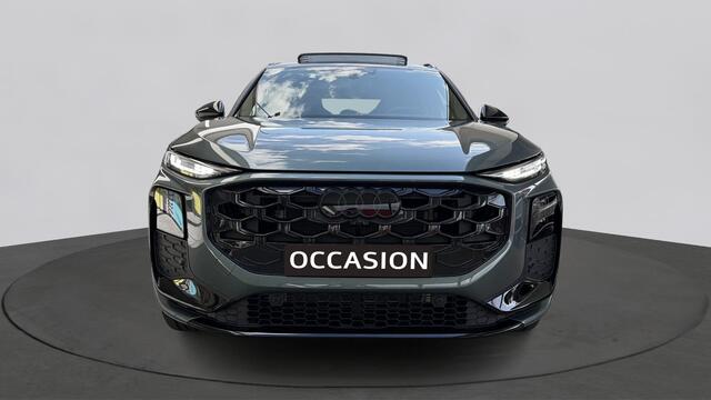 Audi Q3 1.5 200kW e-hybrid S edition / Panodak / Tech Plus