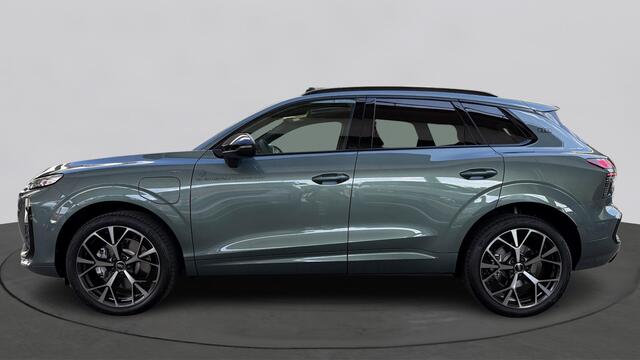 Audi Q3 1.5 200kW e-hybrid S edition / Panodak / Tech Plus