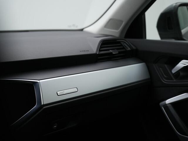 Audi Q3 Sportback 35 TFSI 150 pk S-tronic S-Line | Panoramadak | Trekhaak | Leder/alcantara | Achteruitrijcamera | Stoelverwarming | Adaptive Cruise