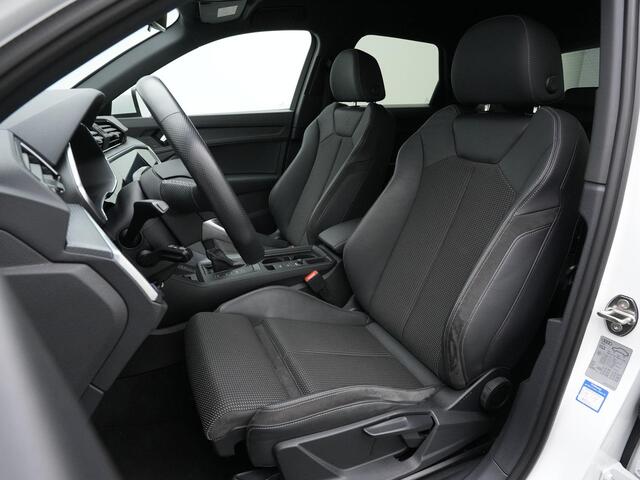 Audi Q3 45 TFSI e 245 pk S-Line | Trekhaak | Achteruitrijcamera | Stoelverwarming | Elektrische achterklep | Navigatie