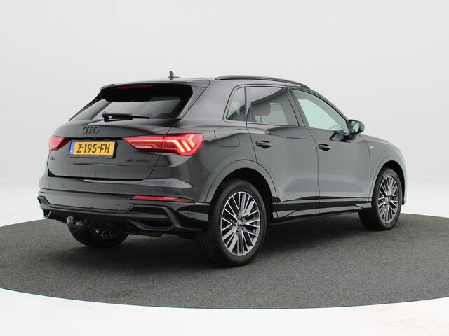 Audi Q3 45 TFSi e 245 Pk Automaat S-Line | Trekhaak | Panorama dak | Stoelverwarming | Adaptive Cruise | Stoelverwarming | Camera | CarPlay | 19 Inch Navigatie | 54.289 Km !!