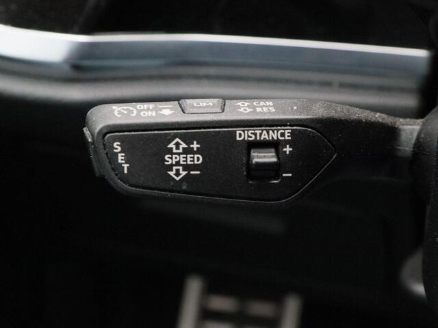 Audi Q3 45 TFSi e 245 Pk Automaat S-Line | Trekhaak | Panorama dak | Stoelverwarming | Adaptive Cruise | Stoelverwarming | Camera | CarPlay | 19 Inch Navigatie | 54.289 Km !!