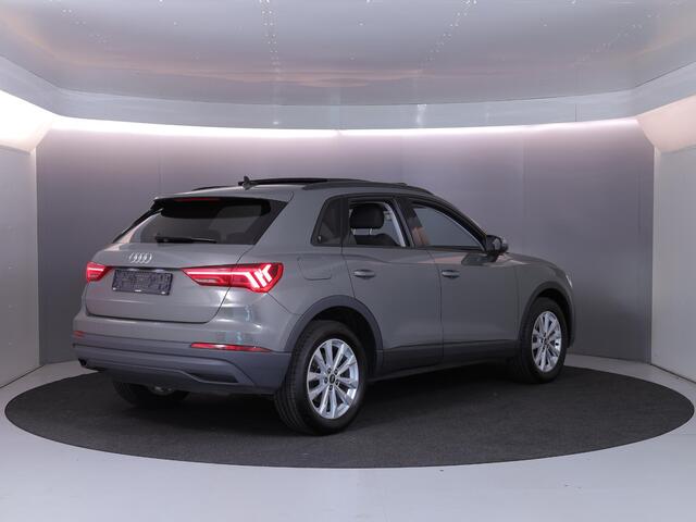 Audi Q3 45 TFSI e S edition 245 PK | Panorama dak | Parkeersensoren voor en achter | Stoelverwarming