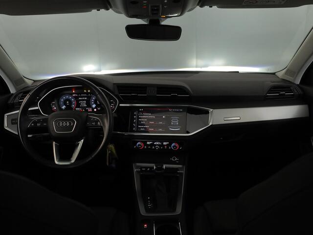 Audi Q3 45 TFSI e S edition 245 PK | Panorama dak | Parkeersensoren voor en achter | Stoelverwarming