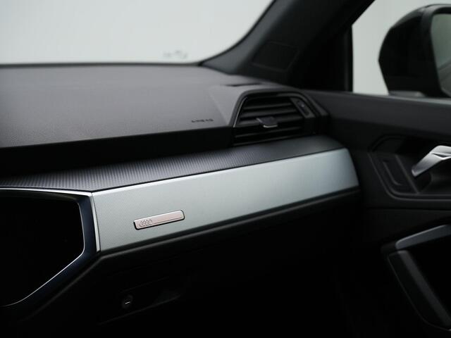 Audi Q3 45 TFSI e 245 pk S-Line | 360 Camera | Matrix LED | Stoelverwarming | Adaptive Cruise | Navigatie | Keyless Entry | Carplay