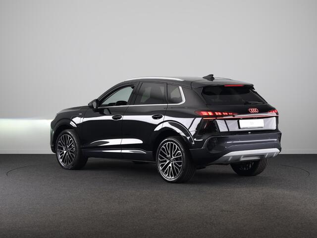 Audi Q3 Advanced edition e-hybrid 272 pk | Techniekpakket plus | Ambiente lichtpakket | Privacy glas | 18'' LM zwart |