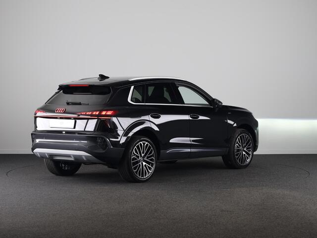 Audi Q3 Advanced edition e-hybrid 272 pk | Techniekpakket plus | Ambiente lichtpakket | Privacy glas | 18'' LM zwart |
