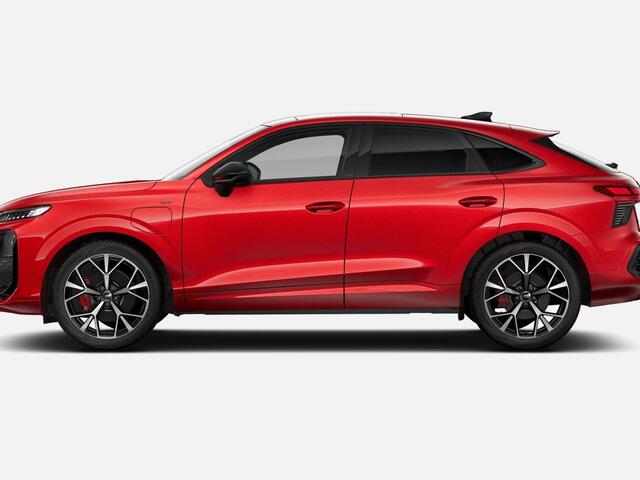 Audi Q3 Sportback 1.5 200kW e-hybrid S edition 272 PK · Tech pro · Glazen panoramadak · Sportstoelen alcantara met rode stiksels