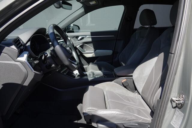 Audi Q3 35Tfsi 150Pk Aut. | Edition one | S-Line | Achteruitrijcamera | Trekhaak | Black optiek | 20'' | Chronos Grijs