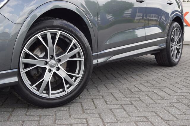 Audi Q3 35 TFSI S Line / Panodak / Trekhaak wegklb./ Navi / Camera / 19 Inch LM / Key-less