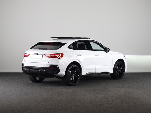 Audi Q3 Sportback 45 TFSI e S Edition 245 pk S-tronic | Navigatie | Panoramadak | Trekhaak (wegklapbaar) | Parkeersensoren (Park assist) | Achteruitrijcamera | Stoelverwarming | S-Line |