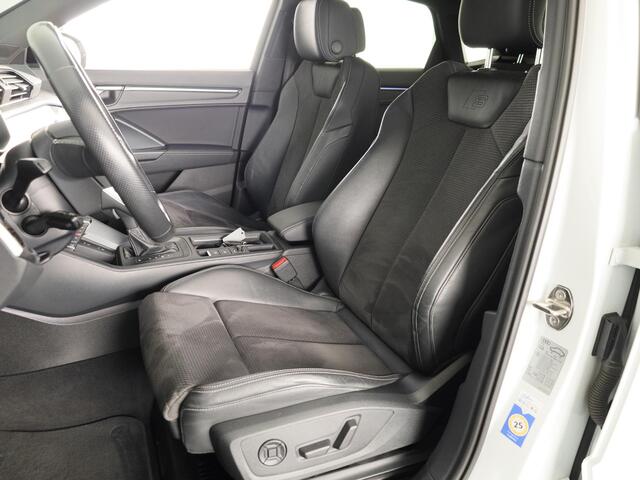 Audi Q3 Sportback 45 TFSI e S Edition 245 pk S-tronic | Navigatie | Panoramadak | Trekhaak (wegklapbaar) | Parkeersensoren (Park assist) | Achteruitrijcamera | Stoelverwarming | S-Line |