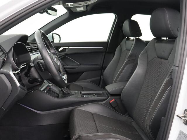Audi Q3 45 TFSIe S edition | SOH 88% | Sportstoelen | Carplay | Trekhaak | Virtual Cockpit | Navigatie | Camera | Full LED | Half leder | Sfeerverlichting | Climate control | Parkeeerhulp | Cruise control | PHEV | Plug In