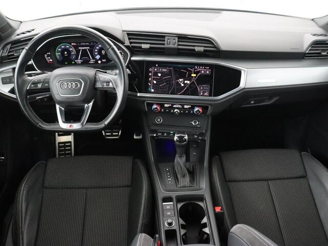Audi Q3 45 TFSIe S edition | SOH 88% | Sportstoelen | Carplay | Trekhaak | Virtual Cockpit | Navigatie | Camera | Full LED | Half leder | Sfeerverlichting | Climate control | Parkeeerhulp | Cruise control | PHEV | Plug In