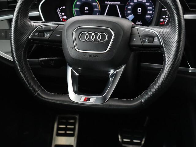 Audi Q3 45 TFSIe S edition | SOH 88% | Sportstoelen | Carplay | Trekhaak | Virtual Cockpit | Navigatie | Camera | Full LED | Half leder | Sfeerverlichting | Climate control | Parkeeerhulp | Cruise control | PHEV | Plug In