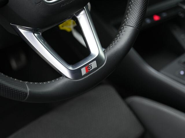 Audi Q3 40 TFSI 190 pk S-tronic Quattro S-Line | Trekhaak | Achteruitrijcamera | Stuur-/stoelverwarming