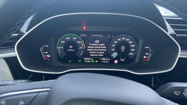 Audi Q3 45 TFSI e S edition 245pk | Navigatie | Keyless entry | Parkeercamera | S-line interieur | Stoelverwarming | Verlengde garantie