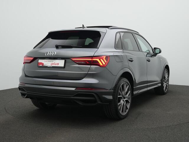 Audi Q3 45 TFSI e 245 pk S-Line | Panoramadak | Leder/alcantara | Elektrische stoelen | Achteruitrijcamera | Elektrische achterklep | Stoelverwarming