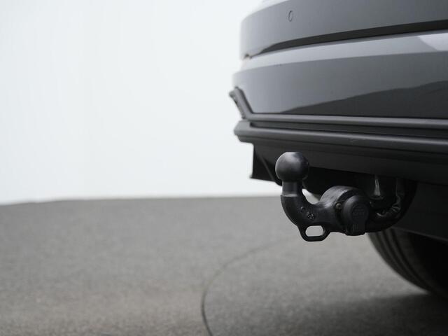 Audi Q3 45 TFSI e 245 pk S-Line | Panoramadak | Leder/alcantara | Elektrische stoelen | Achteruitrijcamera | Elektrische achterklep | Stoelverwarming